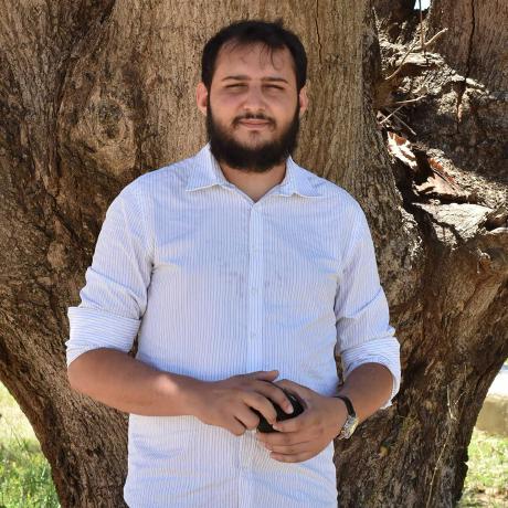 Imagem de um homen de barba com uma camisa branca